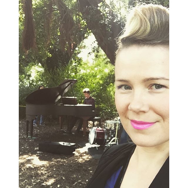 I went piano spotting in the Golden Gate park today. There were 12 pianos in different parts of the botanical garden free for anyone to come and play. Menin etsimään 12:sta pianoa Golden Gate puistoon tänään. Niitä oli eri puolilla kasvipuutarhaa ja kuka tahansa sai soittaa niillä. #flowerpiano2016 #sfbotanicalgarden #sf #sanfrancisco #park #garden #piano #nature #music #bayarea #pinklips #hair #coolhair #explore #tree #california