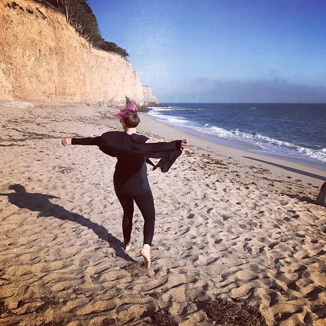 Sand under my feet, wind in my hair... #dancing #onthebeach #enjoyinglife #summer #beach #davenportbeach #californialove #california #fun #dance #havingfun #spinning #hair #hairinthewind #blackclothes #flowy #flowyshirt #pinkhair #sandybeach #wind