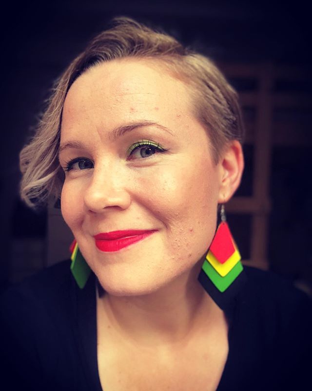 I love my new earrings. It was fun to try and match my make up with them. #makeup #selfie #imperfection #notflawless #fun #littlejoys #smallthings #match #nofake #colorcoordinated #matchymatchy #red #yellow #green #eyeshadow #redlips #colorfulmakeup #greeneyeshadow #earrings